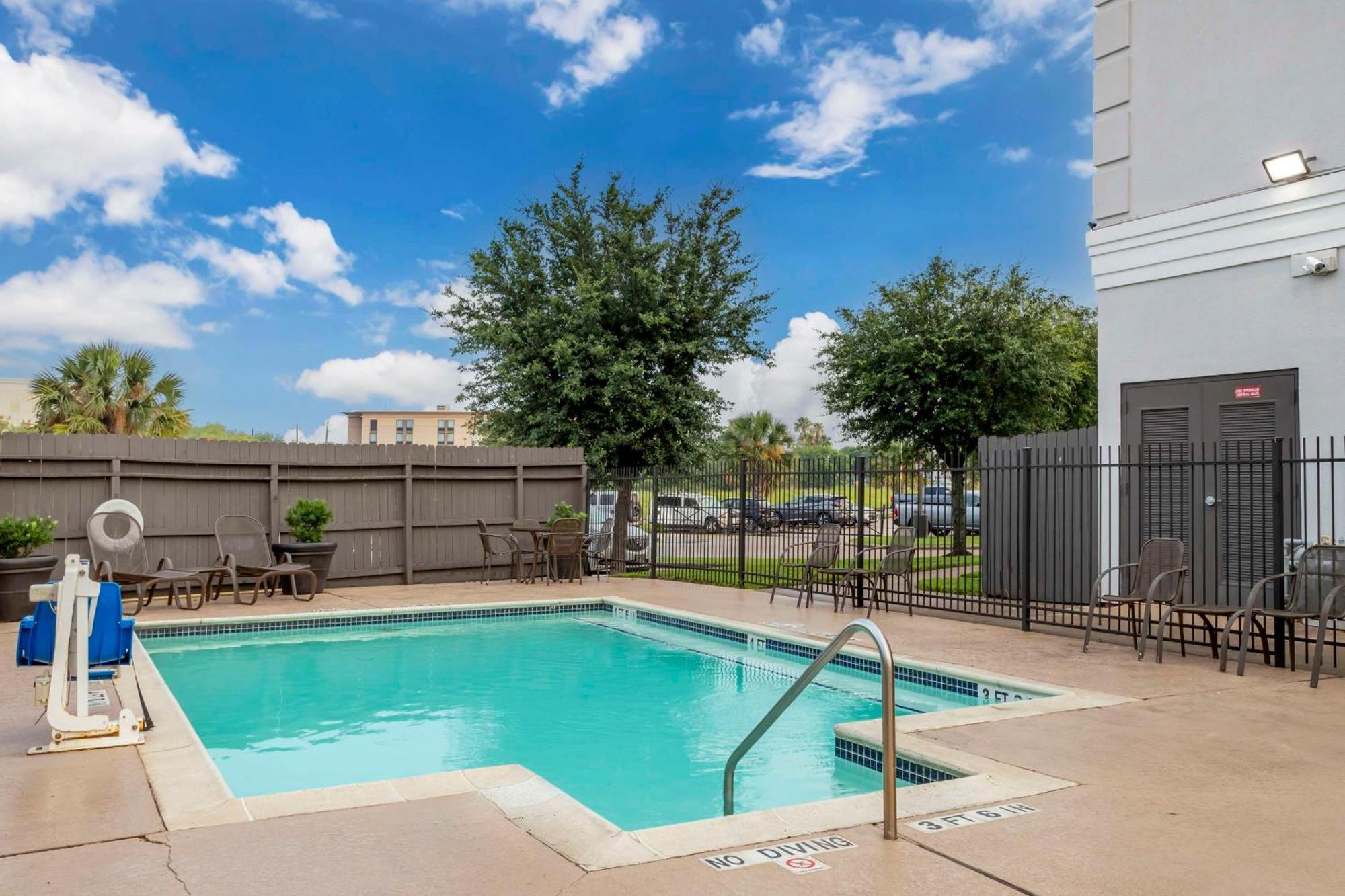 Best Western Plus Hobby Airport Inn And Suites Houston Esterno foto